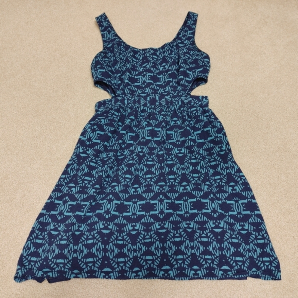 Charlotte Russe Cut-Out Dress in Abstract Print - Blue and Green - Medium